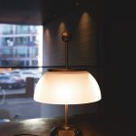 Photo adjustable table lamp