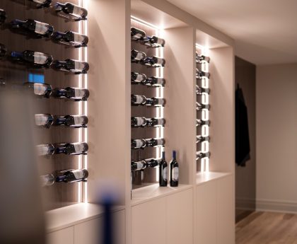 Photo wine fridge niche lighting